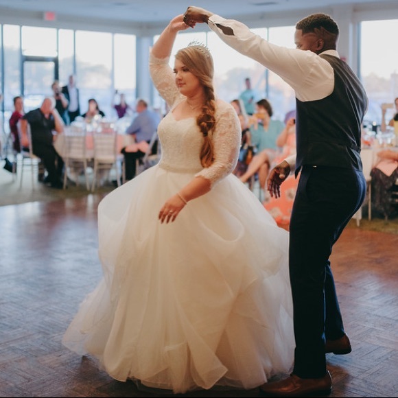 Oleg Cassini Wedding Gown - Picture 10 of 12